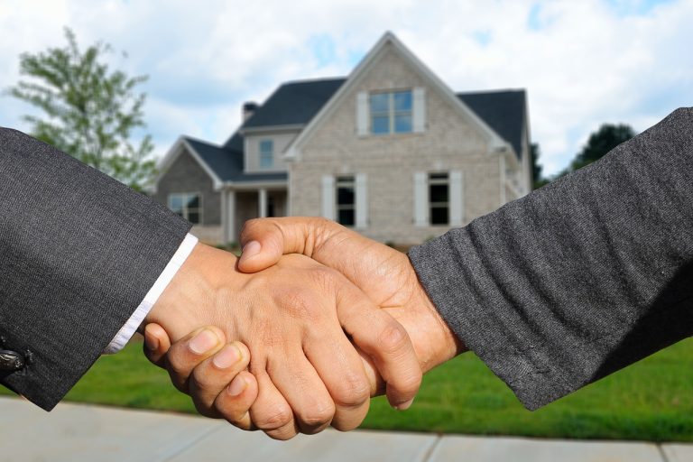 Acheter ou vendre un bien avec une agence immobilière
