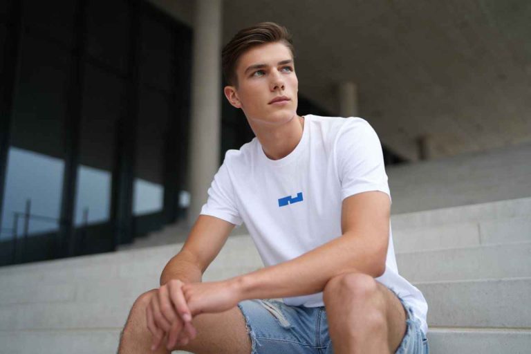 T-shirt homme : coupes, matières et couleurs à adopter